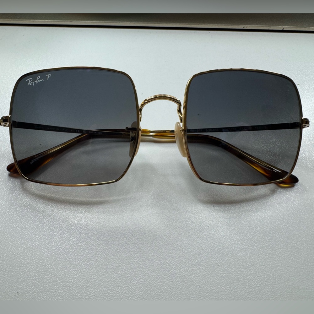 RAY-BAN SQUARE 1971 CLASSIC 
Have never been worn.